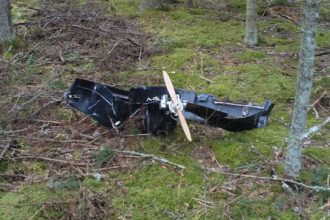 Kouvolaan pudonneen ukrainalaisen droonin osa. Kuva: Poliisi