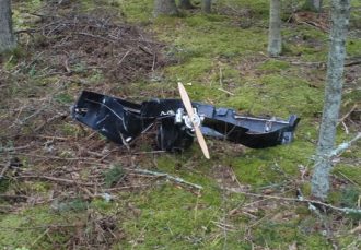 Kouvolaan pudonneen ukrainalaisen droonin osa. Kuva: Poliisi