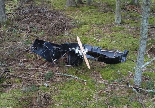 Kouvolaan pudonneen ukrainalaisen droonin osa. Kuva: Poliisi